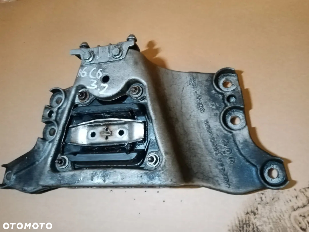 Łapa poduszka skrzyni biegów Audi A6 C6 3.2 FSI 4F0399263M - 3