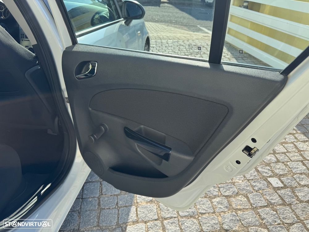 Opel Corsa 1.2 Cosmo - 40
