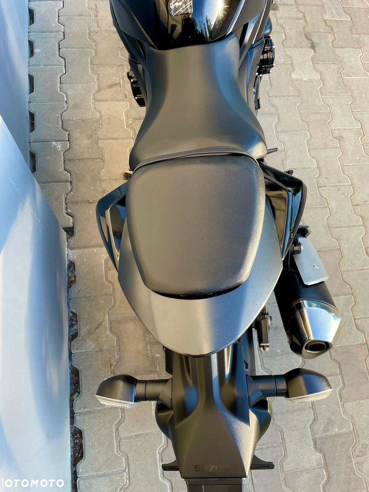 Suzuki GSX - 16