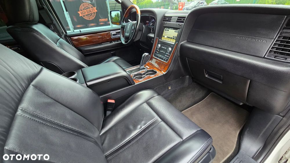 Lincoln Navigator - 19