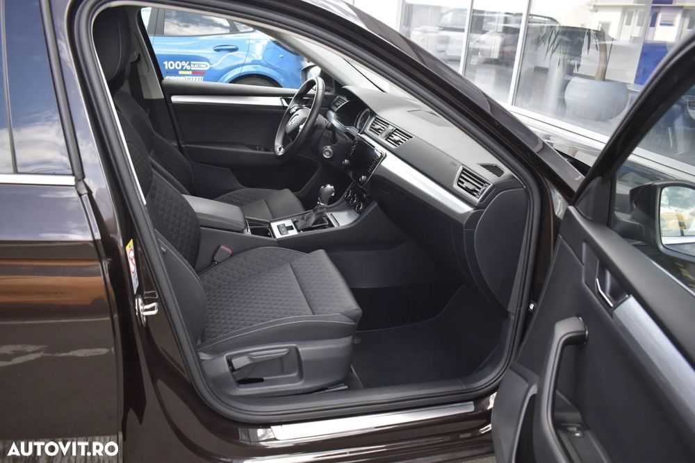 Skoda Superb 2.0 TDI DSG Ambition - 39