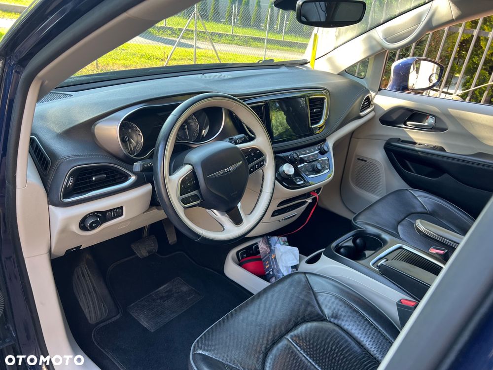 Chrysler Pacifica - 17