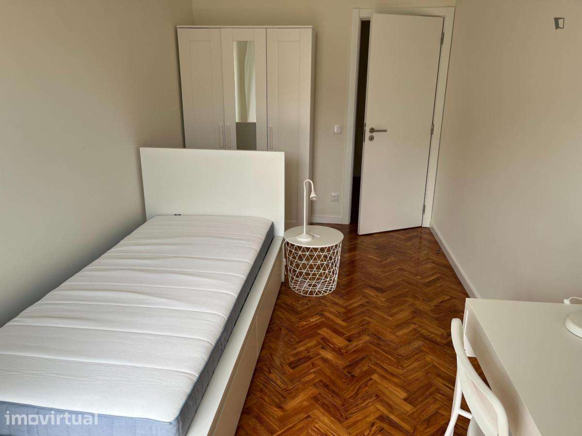 Quarto - localizado em Arroios Lisbon - Grande imagem: 3/10