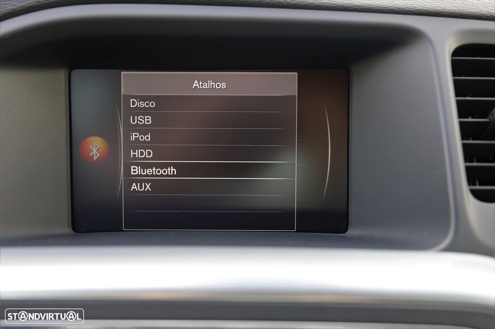 Volvo V60 Cross Country 2.0 D3 Momentum Geartronic - 13