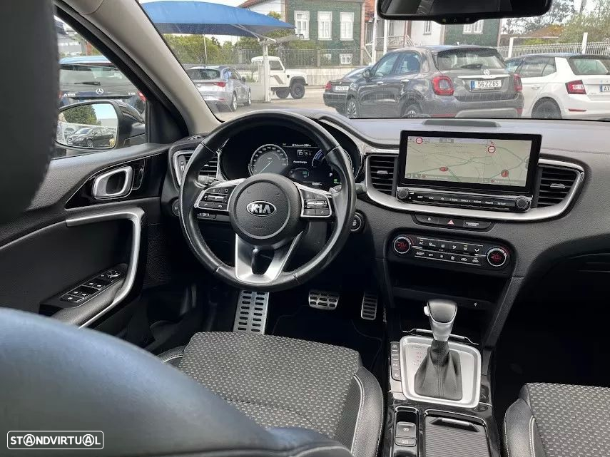 Kia XCeed 1.6 GDi PHEV Drive - 11