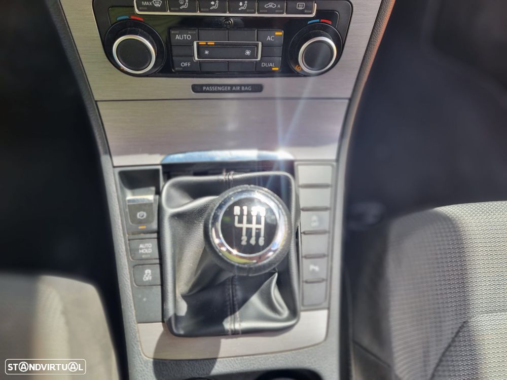 VW Passat 1.6 TDI Confortline - 28