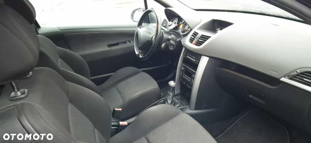 Peugeot 207 - 8
