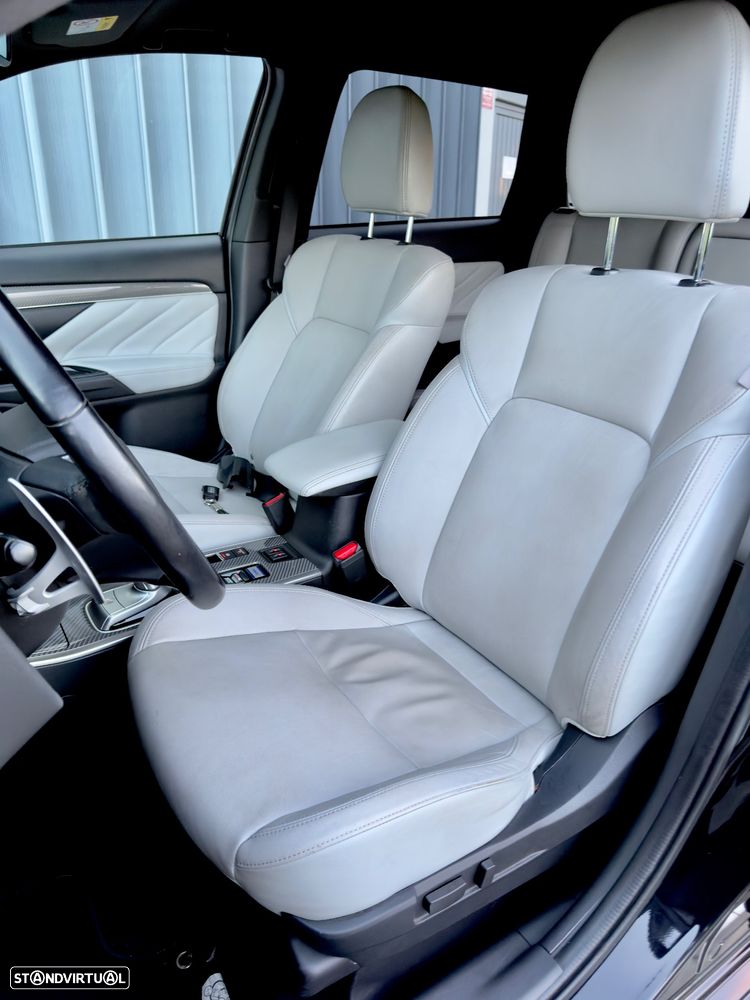 Mitsubishi Outlander - 3