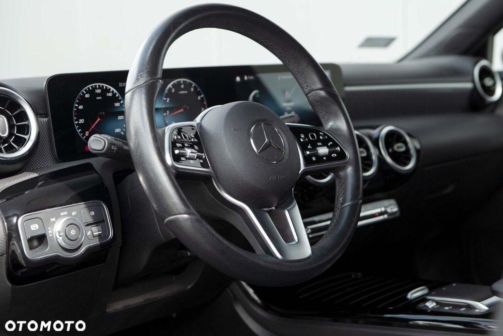 Mercedes-Benz Klasa A 180 Progressive 7G-DCT - 18
