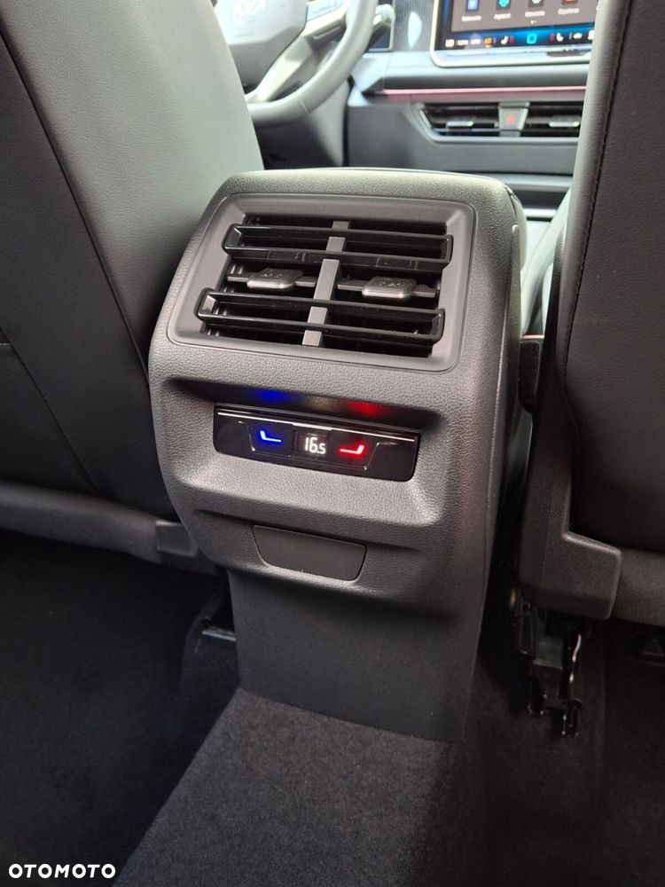 Volkswagen Tiguan - 36