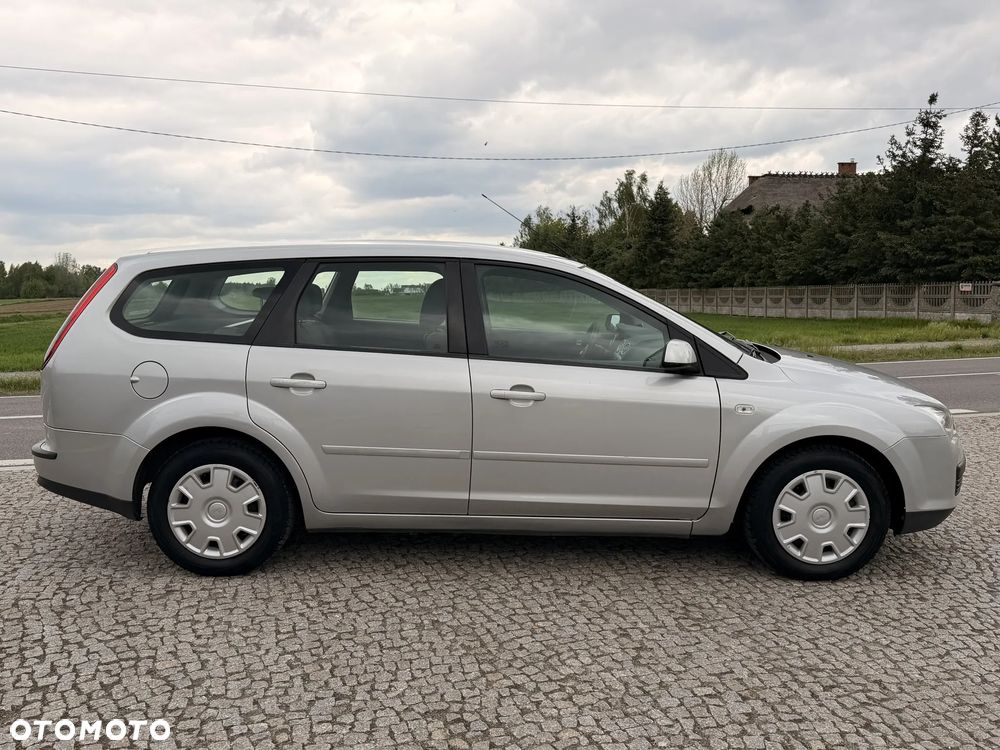Ford Focus 1.6 Ambiente - 4