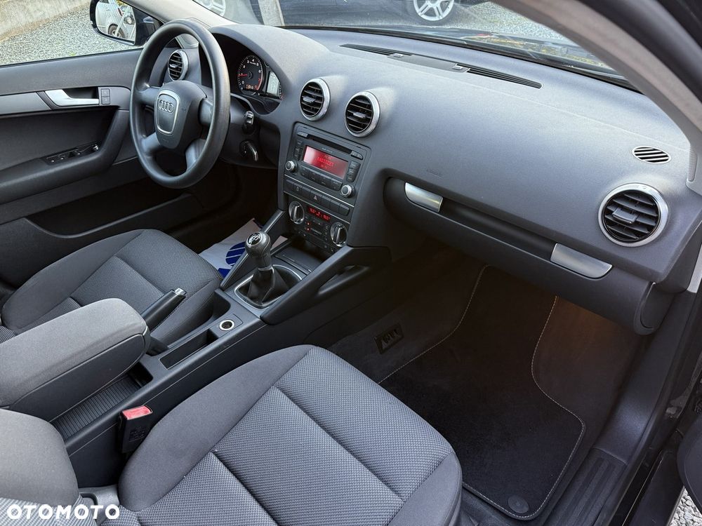 Audi A3 Sportback 1.6 Ambiente - 22