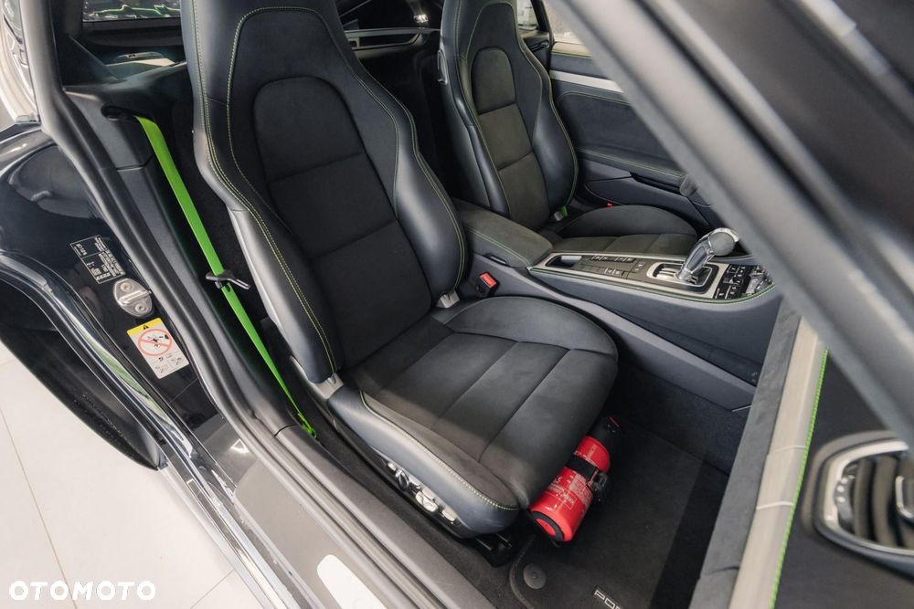Porsche 718 Cayman GPF GT4 PDK - 16