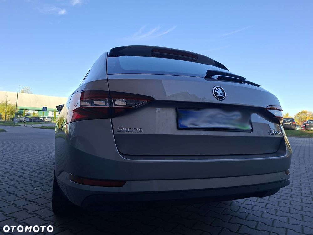 Skoda Superb 2.0 TDI Style DSG - 26