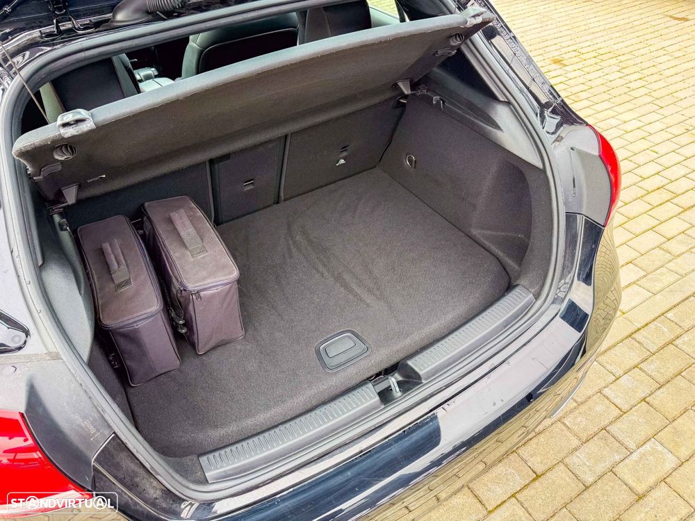 Mercedes-Benz A 250 e AMG Line - 9