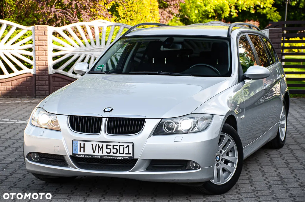 BMW Seria 3 318i Touring - 2