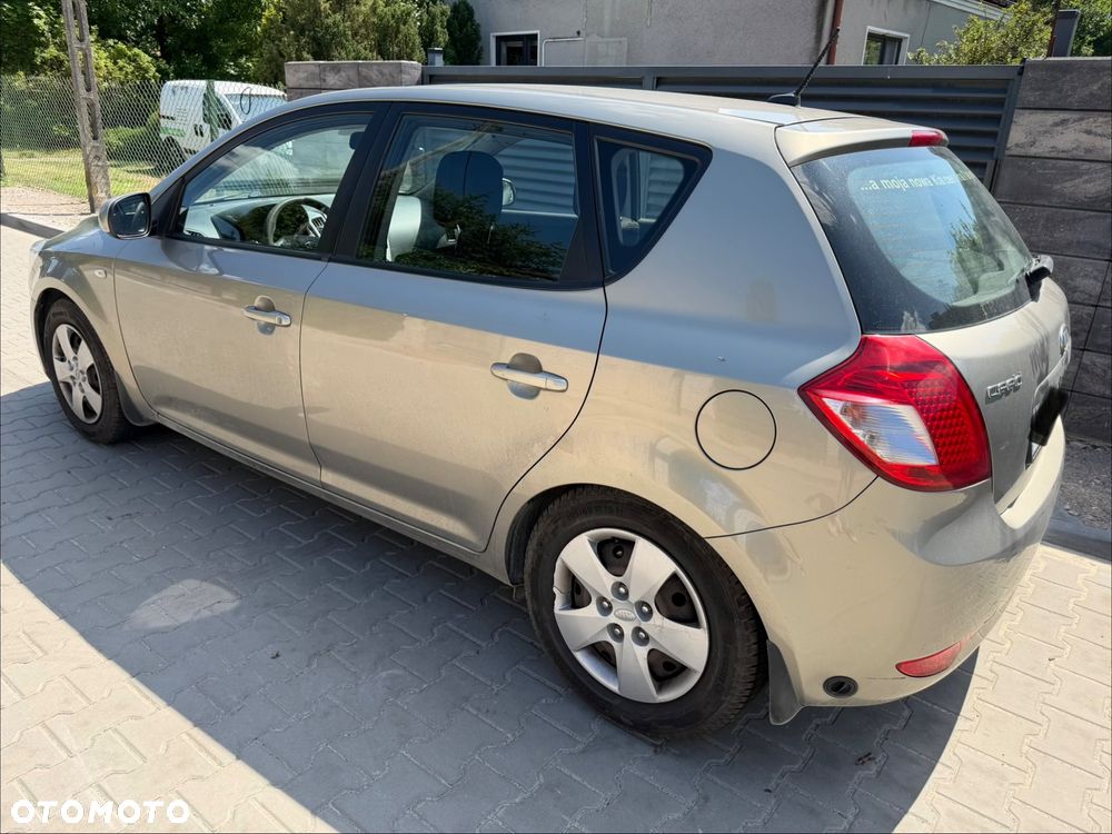 Kia Ceed - 9