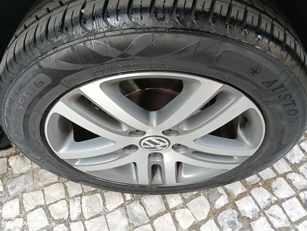 VW Golf Plus 1.6 TDi Highline - 13