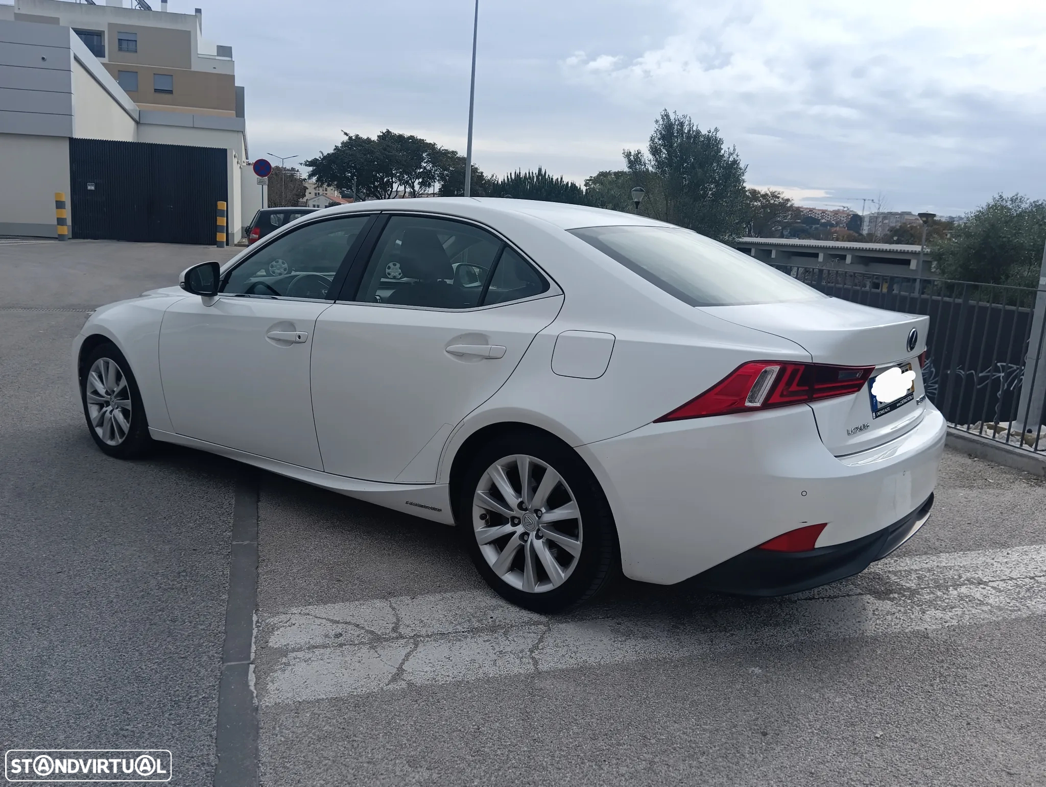 Lexus IS 300H Executive+ - 18
