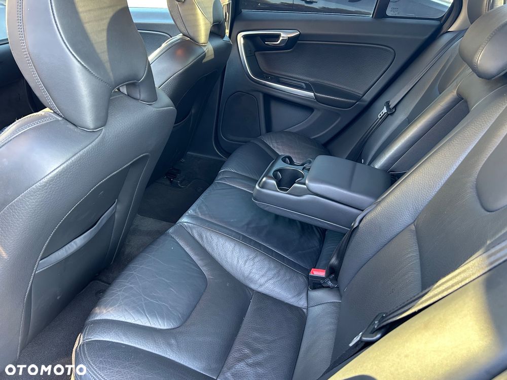 Volvo S60 D3 Summum - 34