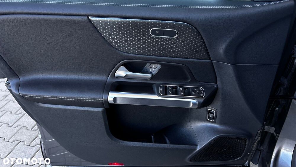 Mercedes-Benz GLB - 10