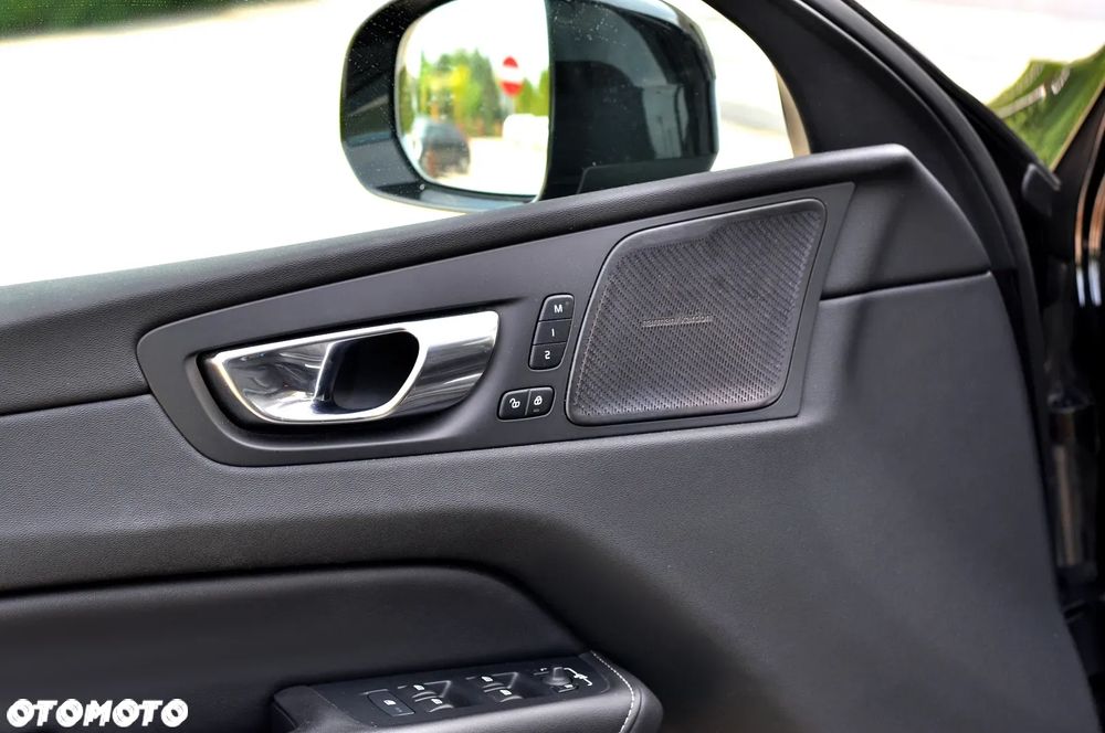 Volvo XC 60 B5 D AWD Ultimate Dark - 40