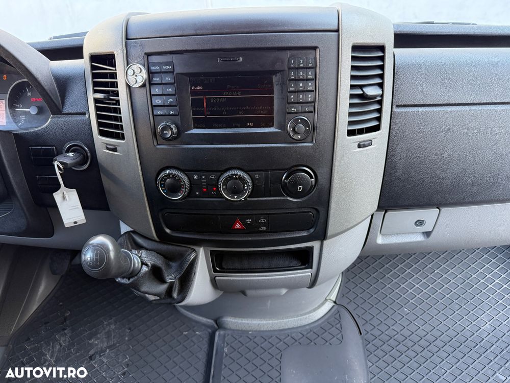 Mercedes-Benz Sprinter - 14