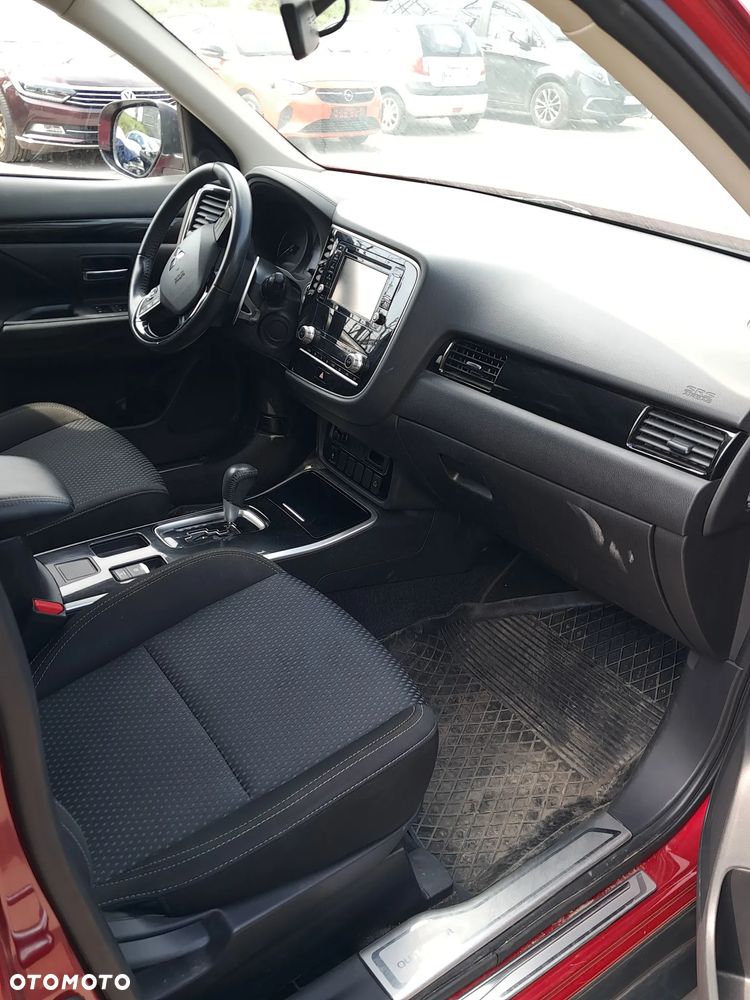 Mitsubishi Outlander - 11