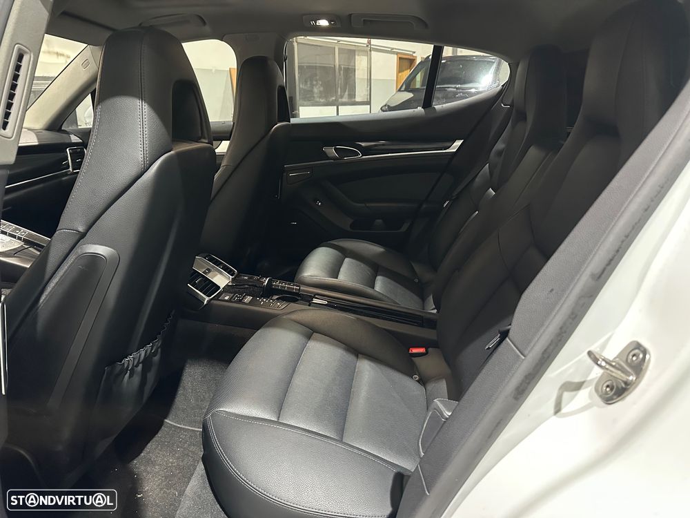Porsche Panamera Platinum Edition - 12