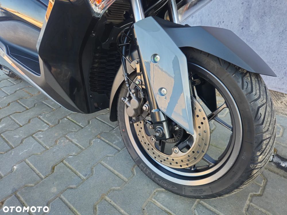 Yamaha X-max - 12