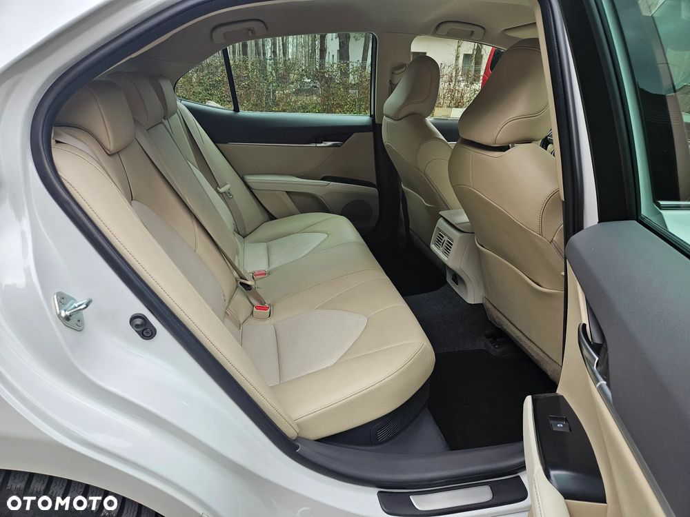 Toyota Camry 2.5 Hybrid Executive CVT - 24