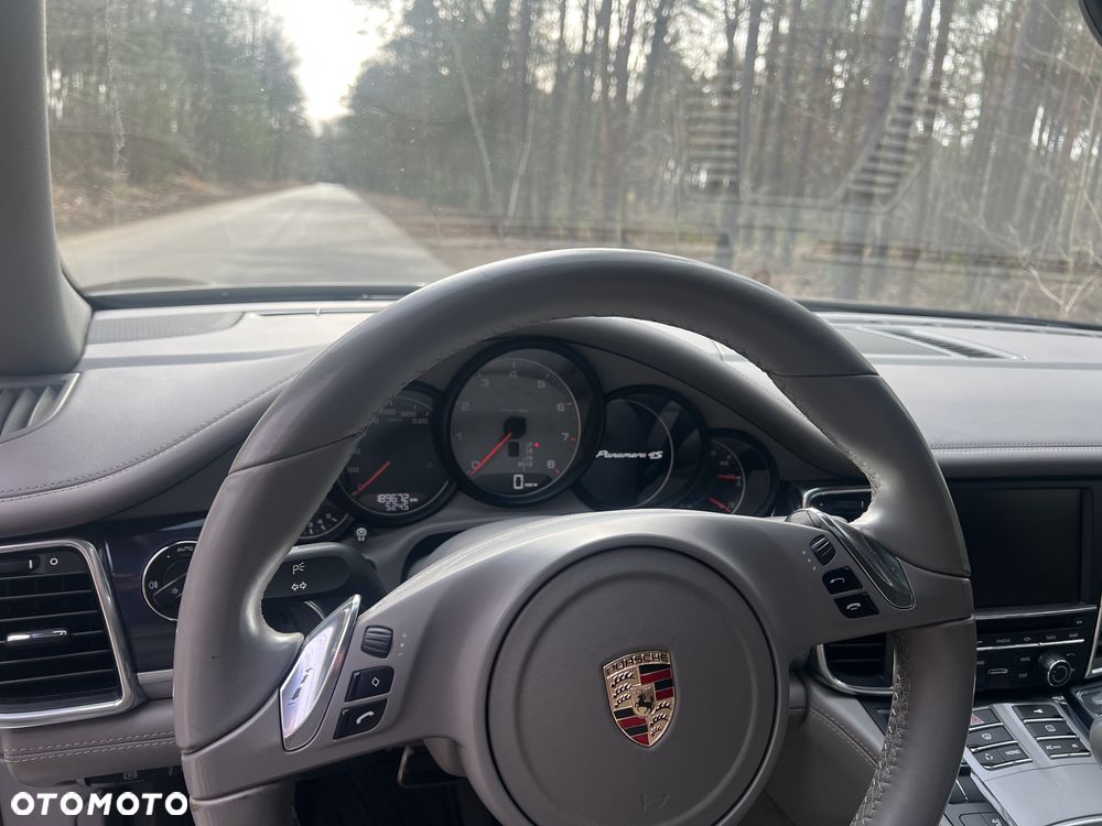 Porsche Panamera 4S PDK - 26