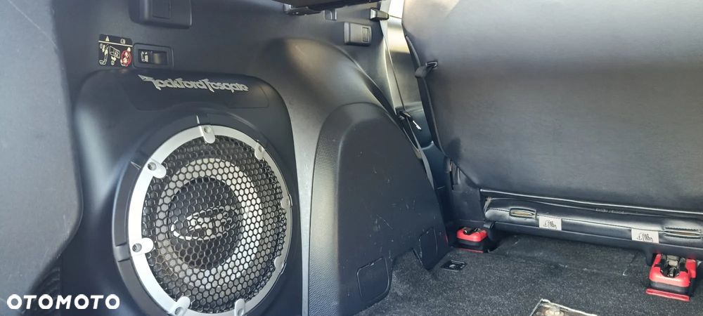 Mitsubishi Outlander - 11