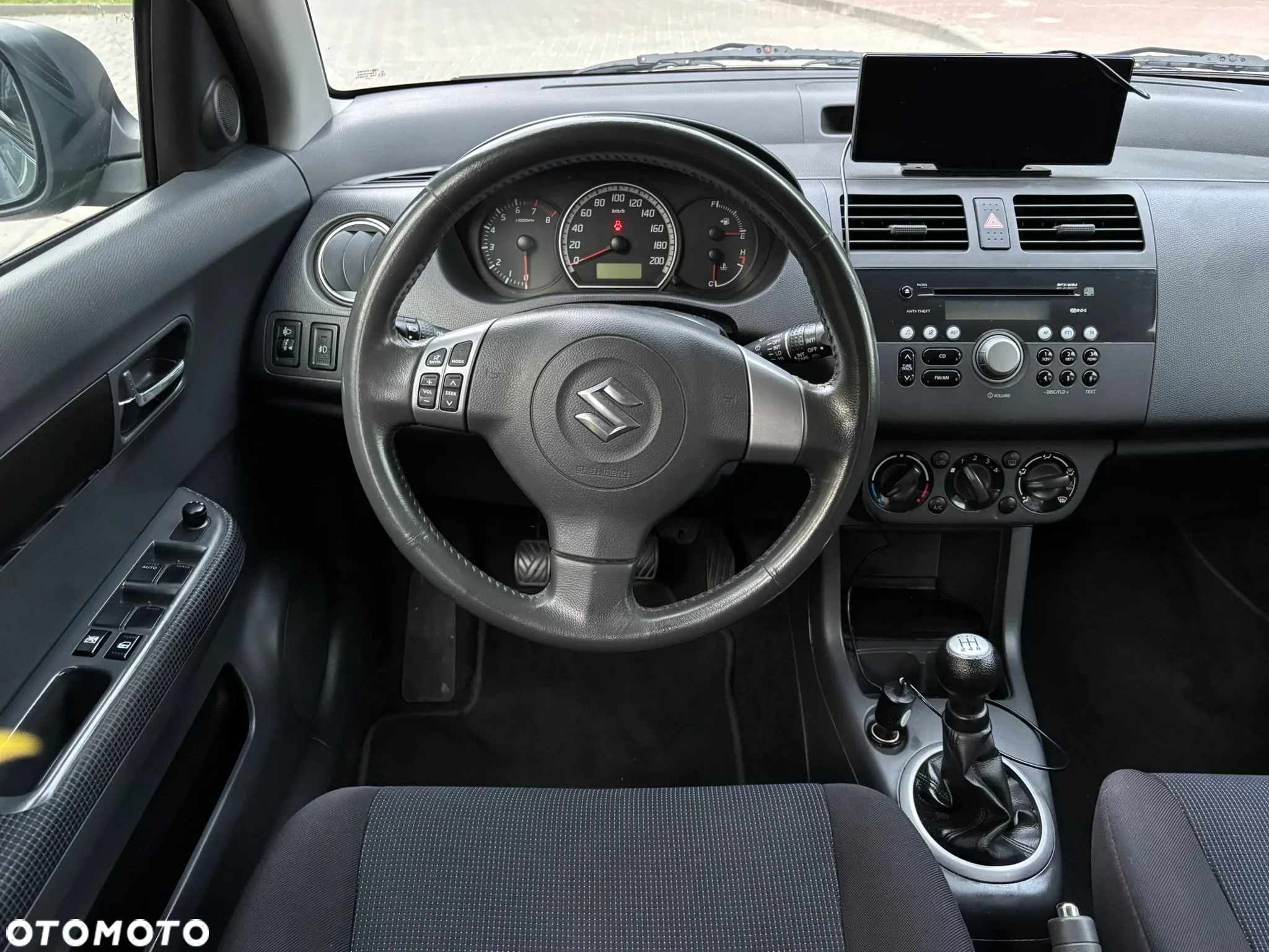 Suzuki Swift 1.3 Club dance - 11