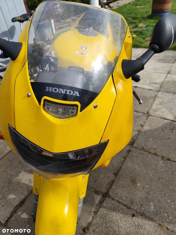 Honda VTR - 25