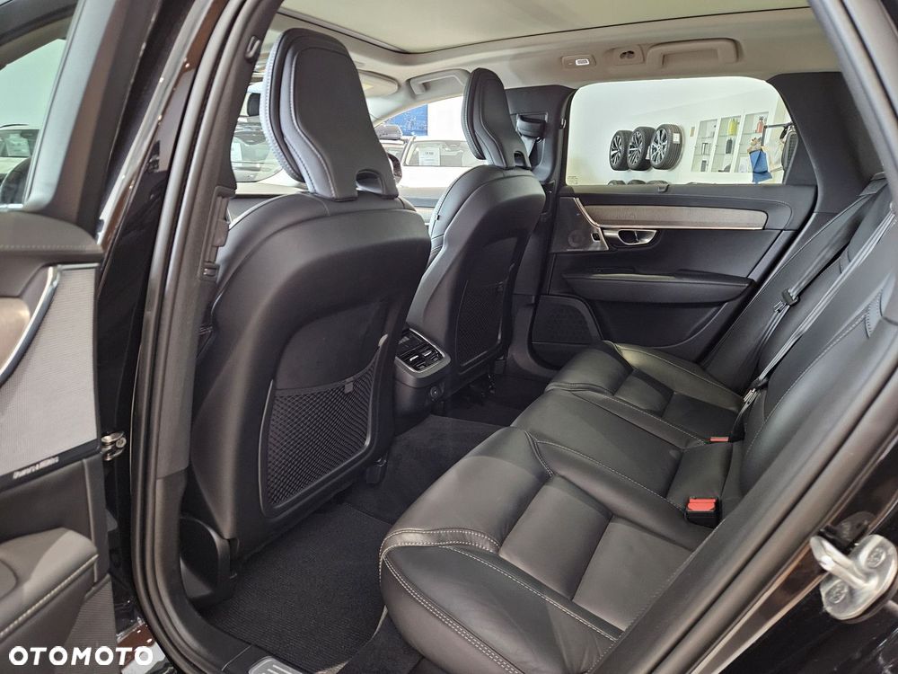 Volvo V90 Cross Country - 14