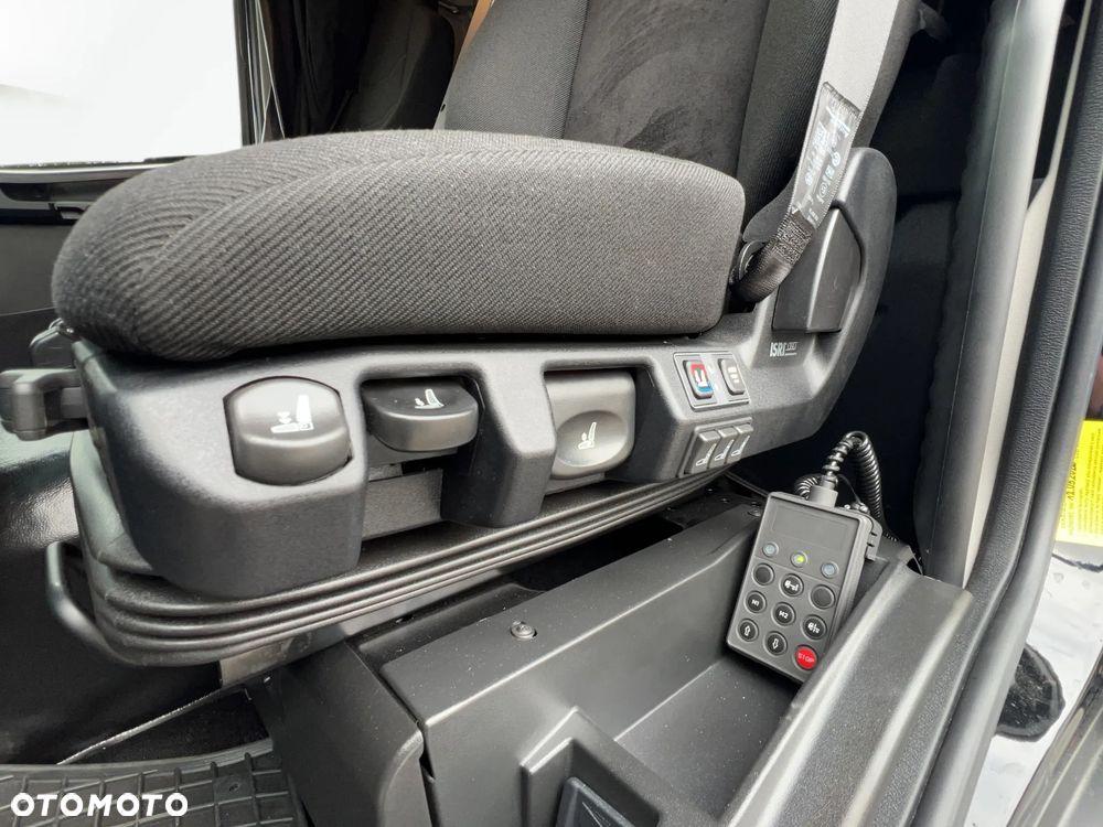 Iveco ML180E32/P Zabudowa Międzynarodowa 22EP + Winda Slider 1500 kg - 17