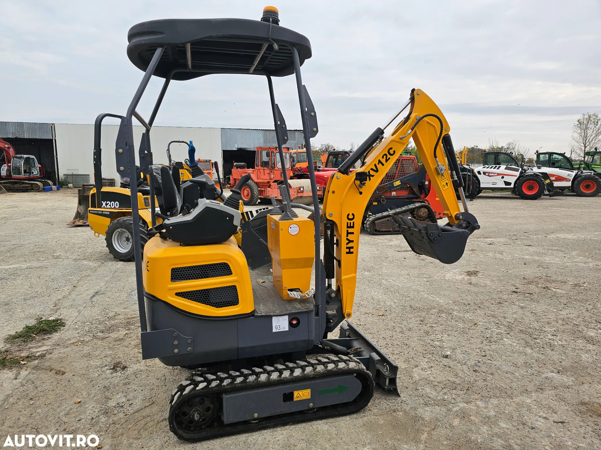 Hitachi Hytec XV12C miniexcavator pe senile NOU! Motor yanmar - 3