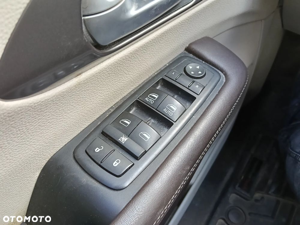 Chrysler Pacifica - 23