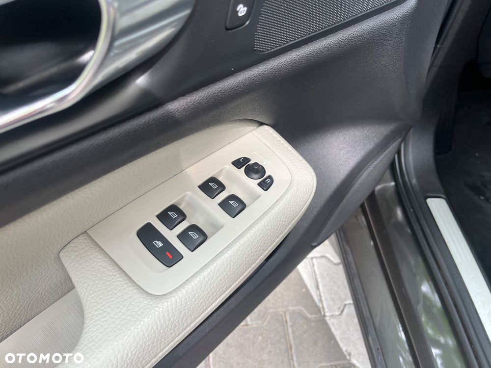 Volvo V60 T4 Momentum Pro - 17