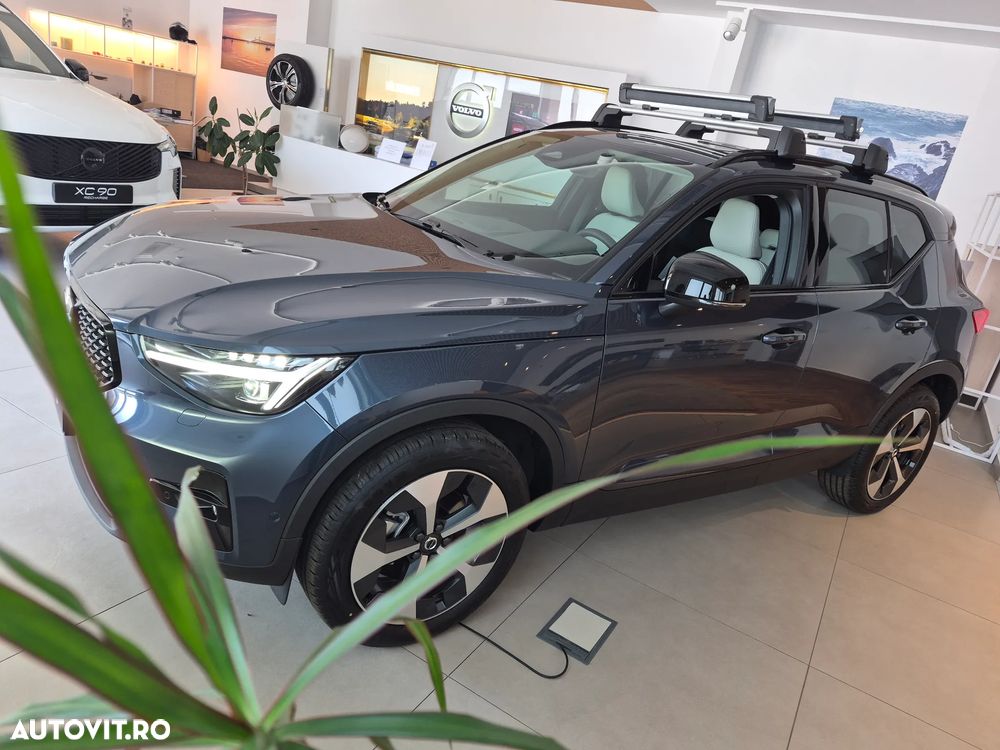 Volvo XC 40 B3 AT FWD MHEV Plus Dark - 6