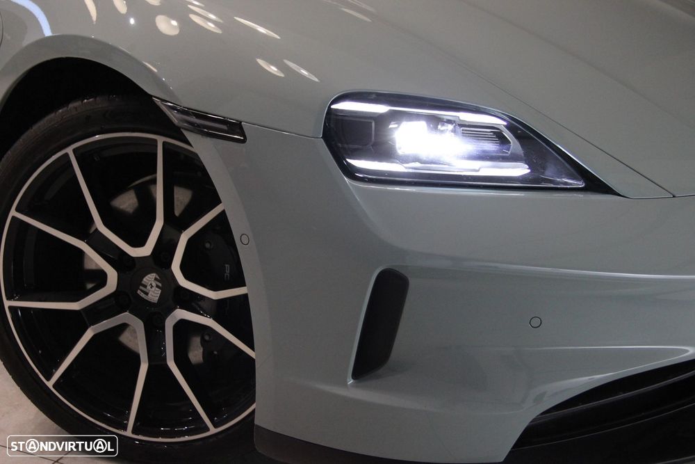 Porsche Taycan Sport Turismo - 12
