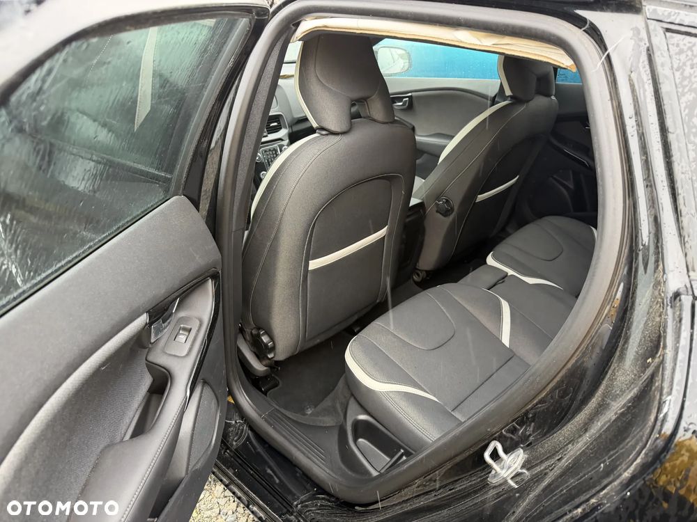 Volvo V40 T2 Momentum - 13