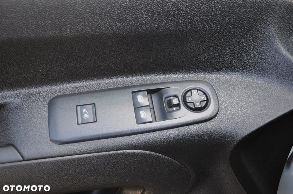 Opel COMBO E - 31