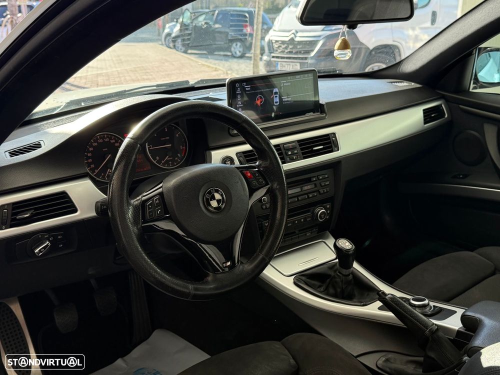 BMW 320 d Coupe Edição M - 14