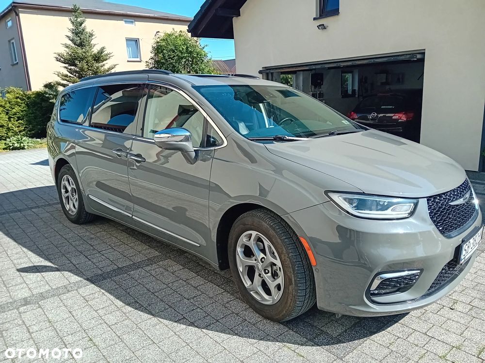 Chrysler Pacifica - 1