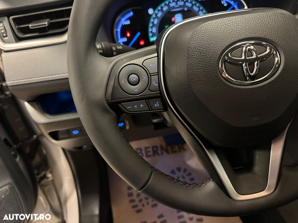 Toyota RAV4 2.5 4x4 Hybrid Team Deutschland - 18