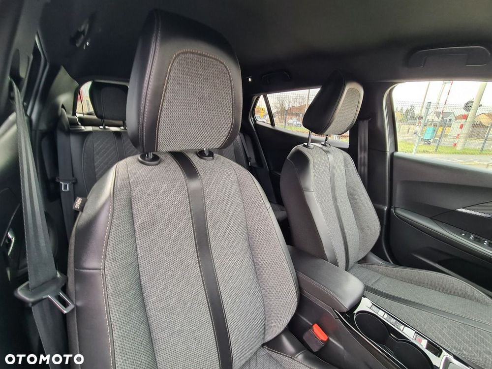Peugeot 2008 PureTech 100 Allure S&S BVM6 - 29