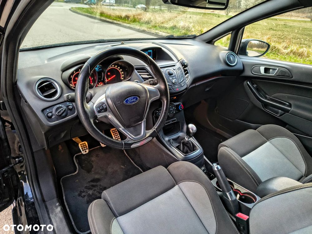 Ford Fiesta 1.6 EcoBoost ST - 15