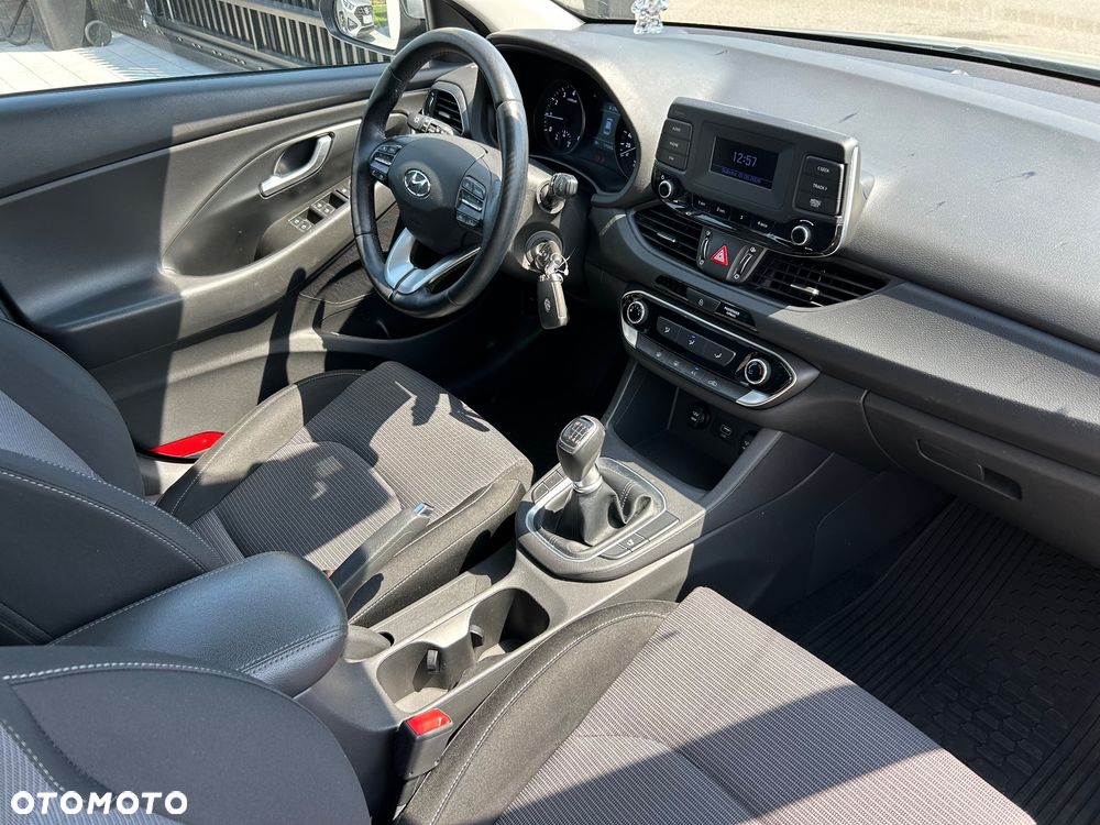 Hyundai i30 1.5 DPI Classic + - 7